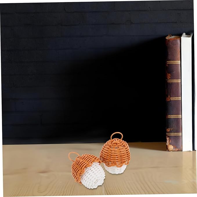 PRETYZOOM 2pcs Handwoven Pinecone Candy Bag Acorn Shaped Storage Basket Handheld Wicker Straw Purse Christmas Decorative Party Favor Bag