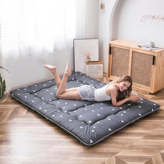 MAXYOYO Grey Triangle Japanese Floor Futon Mattress, Tatami Floor Mat Portable Camping Mattress Kids Sleeping Pad Foldable Roll Up Floor Lounger Pillow Queen Size with Mattress Protector Cover
