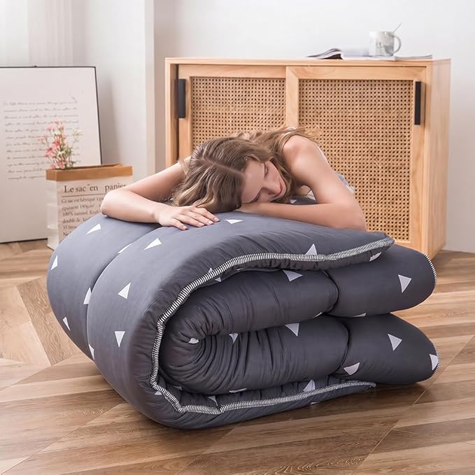 MAXYOYO Grey Triangle Japanese Floor Futon Mattress, Tatami Floor Mat Portable Camping Mattress Kids Sleeping Pad Foldable Roll Up Floor Lounger Pillow Queen Size with Mattress Protector Cover