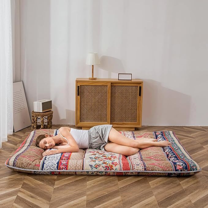 MAXYOYO Bohemian Retro Floor Mattress Vintage Floral Japanese Futon Mattress Roll Up Thicken Sleeping Mat Portable Camping Mattress Floor Lounger Couch Mattress Pad Queen