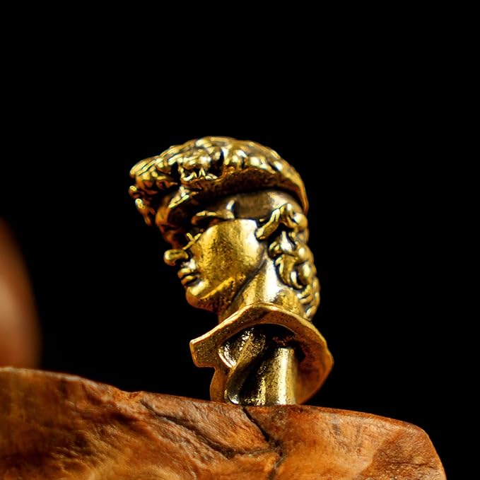 CHOVY Binary David Peep into The Future Sculpture Retro Style Made of Solid 100% Brass Handcrafted Ideal for Home Decor Desk Ornaments Collectible Crafts Office Scene Setters & Artistic Decorations