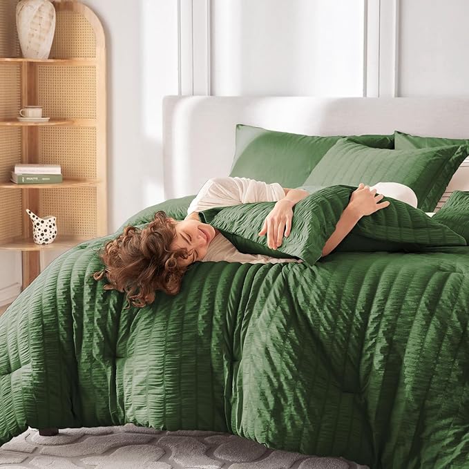MUXHOMO 5 Pieces Twin XL Comforter Set, Seersucker Bed in a Bag Twin XL Size, All Season Luxury Bedding Set with Comforter, Flat Sheet, Fitted Sheet, Pillowcase & Sham, Dark Green