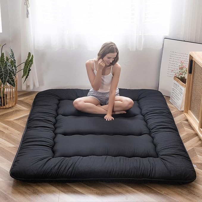 MAXYOYO Japanese Floor Mattress Futon Mattress, 4" Thicken Tatami Mat Sleeping Pad Foldable Roll Up Mat Boys Girls Dormitory Pad Kids Floor Lounger Cushion, Black, Queen