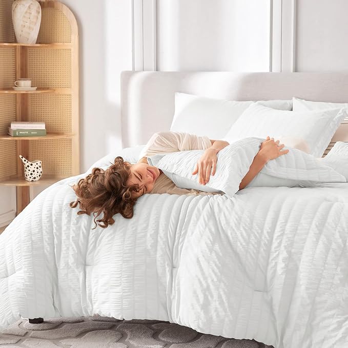 MUXHOMO 5 Pieces Twin Comforter Set, Seersucker Bed in a Bag Twin Size, All Season Luxury Bedding Set with Comforter, Flat Sheet, Fitted Sheet, Pillowcase & Sham, White