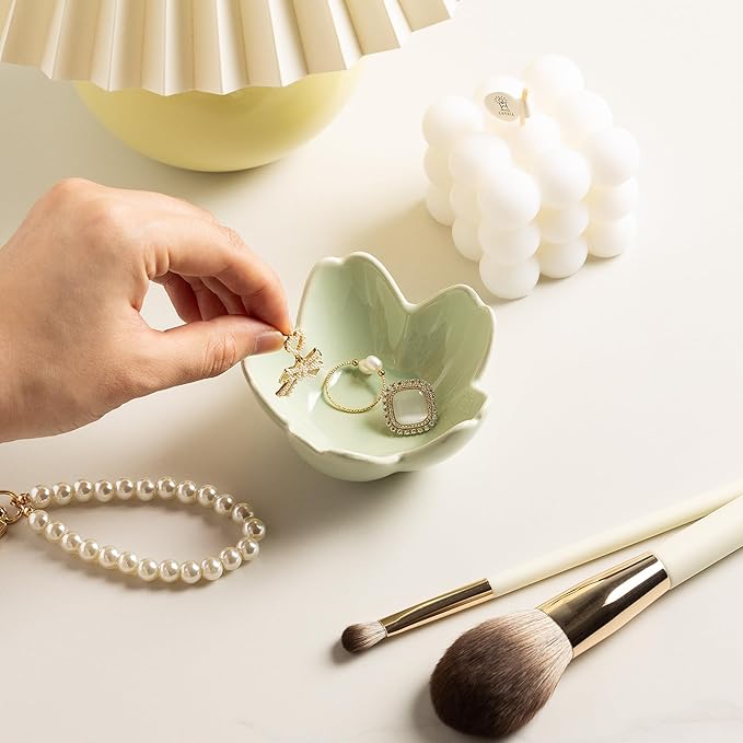 Flower Ring Holder Dish, Ceramic Jewelry Tray Dish, Small Trinket Dish, Jewelry Plate Bowl, Cute Jewlery Ring Holder Dish, Aesthetic Room Decor, Christmas Birthday Gifts for Women, 1 pack (green)