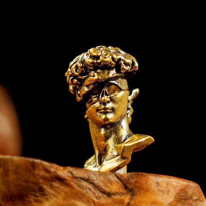 CHOVY Binary David Peep into The Future Sculpture Retro Style Made of Solid 100% Brass Handcrafted Ideal for Home Decor Desk Ornaments Collectible Crafts Office Scene Setters & Artistic Decorations