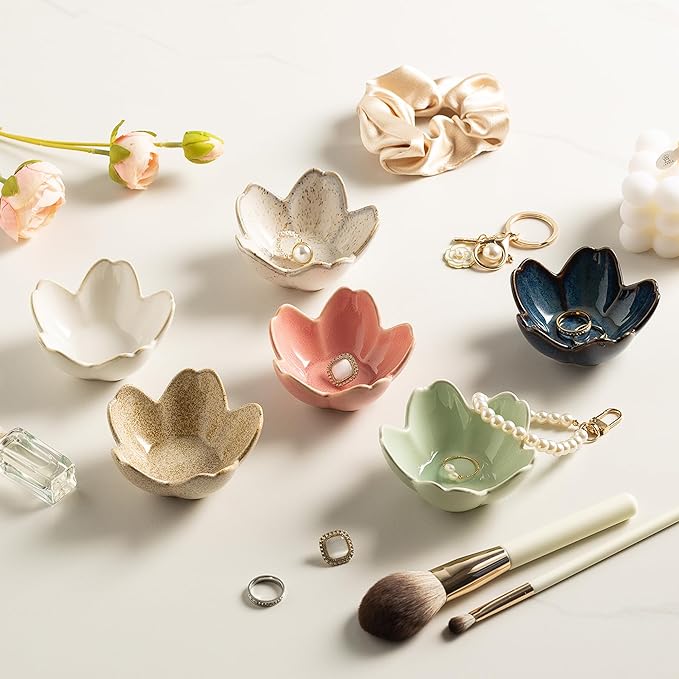 Flower Ring Holder Dish, Ceramic Jewelry Tray Dish, Small Trinket Dish, Jewelry Plate Bowl, Cute Jewlery Ring Holder Dish, Aesthetic Room Decor, Christmas Birthday Gifts for Women, 1 pack (pink)