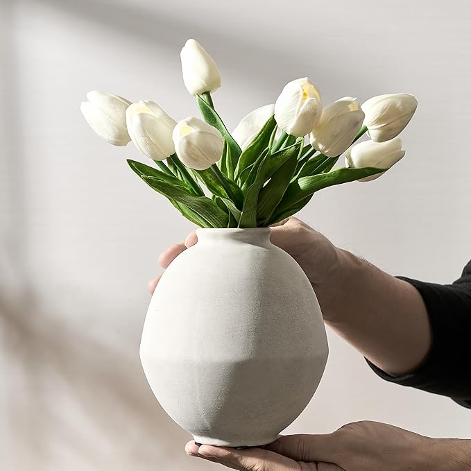 PORCER Ceramic Flower Vase, 6.22 Inch Rustic Farmhouse Vase Home Decor, Handcrafted Vintage Pottery Vase, Small Terracotta Vases for Living Room, Table, Shelf, Fireplace, Off-White