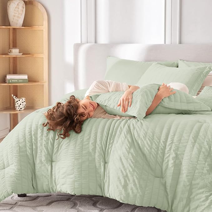 MUXHOMO 7 Pieces Queen Comforter Set, Seersucker Bed in a Bag Queen Size, All Season Luxury Bedding Set with Comforter, Flat Sheet, Fitted Sheet, Pillowcases & Shams, Light Green