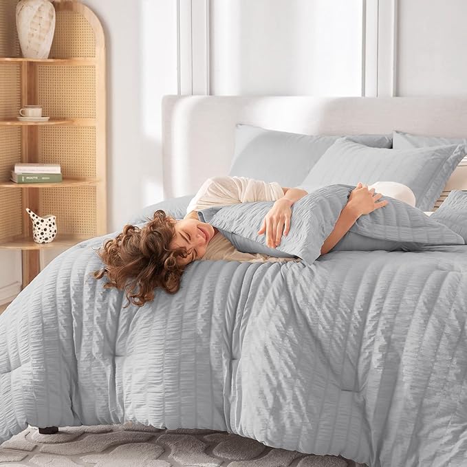 MUXHOMO 5 Pieces Twin Comforter Set, Seersucker Bed in a Bag Twin Size, All Season Luxury Bedding Set with Comforter, Flat Sheet, Fitted Sheet, Pillowcase & Sham, Light Grey
