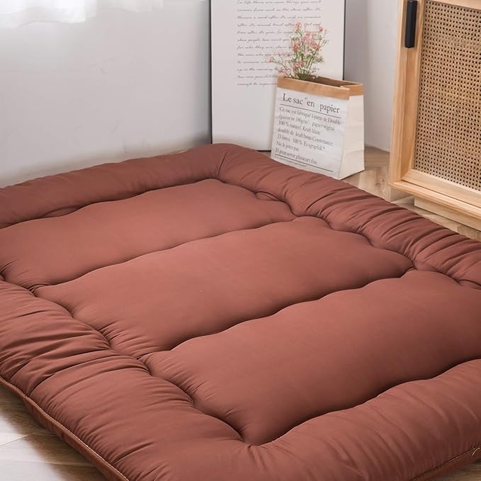 MAXYOYO Japanese Floor Mattress Futon Mattress, Thicken Tatami Mat Sleeping Pad Foldable Roll Up Mattress Boys Girls Dormitory Mattress Pad Floor Lounger Cushion, Coffee, Queen